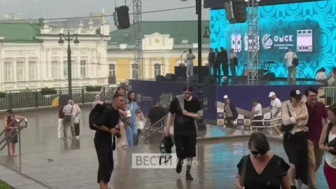 В Омске начался сильный ливень