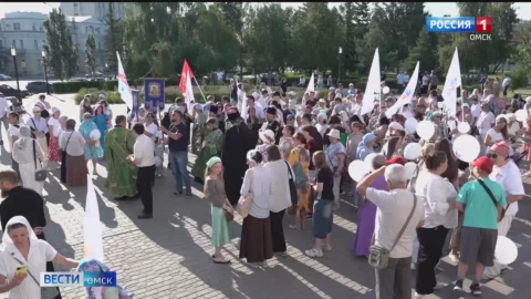 День семьи, любви и верности в Омске отметили большим парадом семей