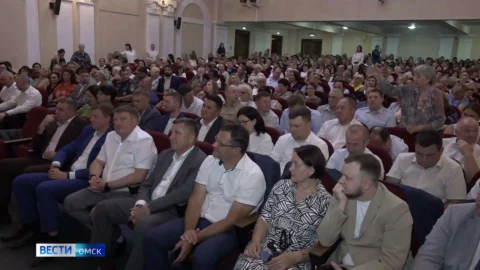 Губернатор Виталий Хоценко провел рабочую встречу с жителями Ленинского округа Омска