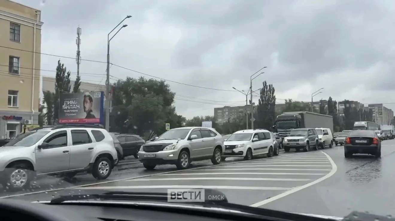 В Омске на улице Масленникова образовалась большая пробка