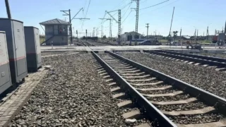 85‑летняя омичка погибла на железнодорожном переезде в Омской области