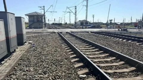 85‑летняя омичка погибла на железнодорожном переезде в Омской области