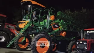 Десятки многотонных экспонатов заняли свои места на выставке «АгроОмск-2026»