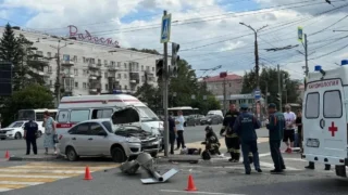 Серьезная авария произошла в Омске на Ленинградской площади