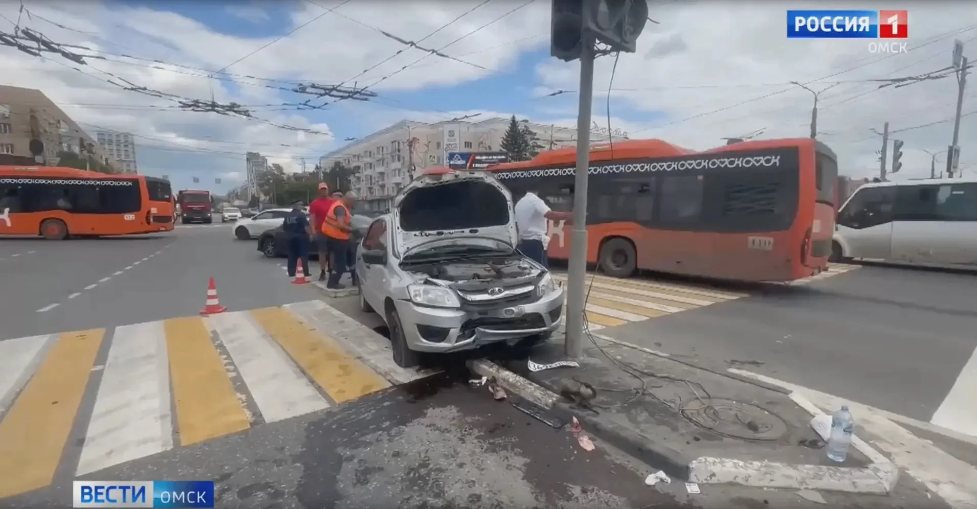 В Омске после смертельного ДТП на Ленинградской площади расширят островок безопасности 