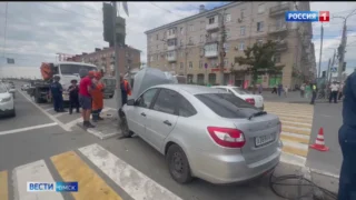 До сих пор не было озвучено ни одной официальной версии, что могло стать причиной страшной аварии на Ленинградской площади в Омске