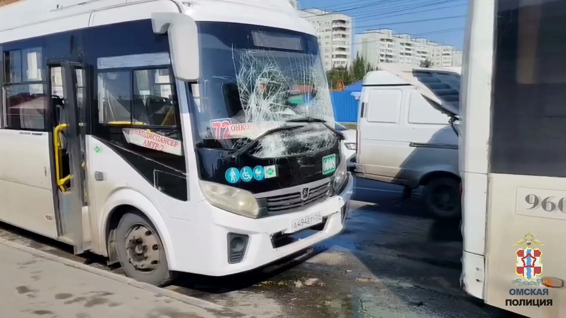 В Центральном округе Омска столкнулись автобусы