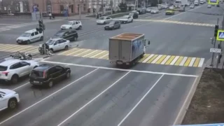 Омич сбил 7 пешеходов на островке безопасности