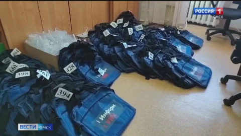 «Вестям Омск» показали предвыборную атрибутику членов участковых избирательных  комиссий