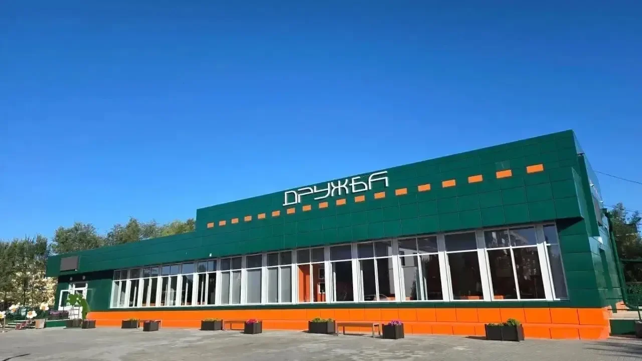 В Кормиловке после ремонта открылся кино‑досуговый центр