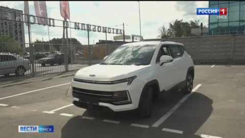 Фонд «Защитники Отечества» обеспечил ветерана СВО из Омска автомобилем на ручном управлении