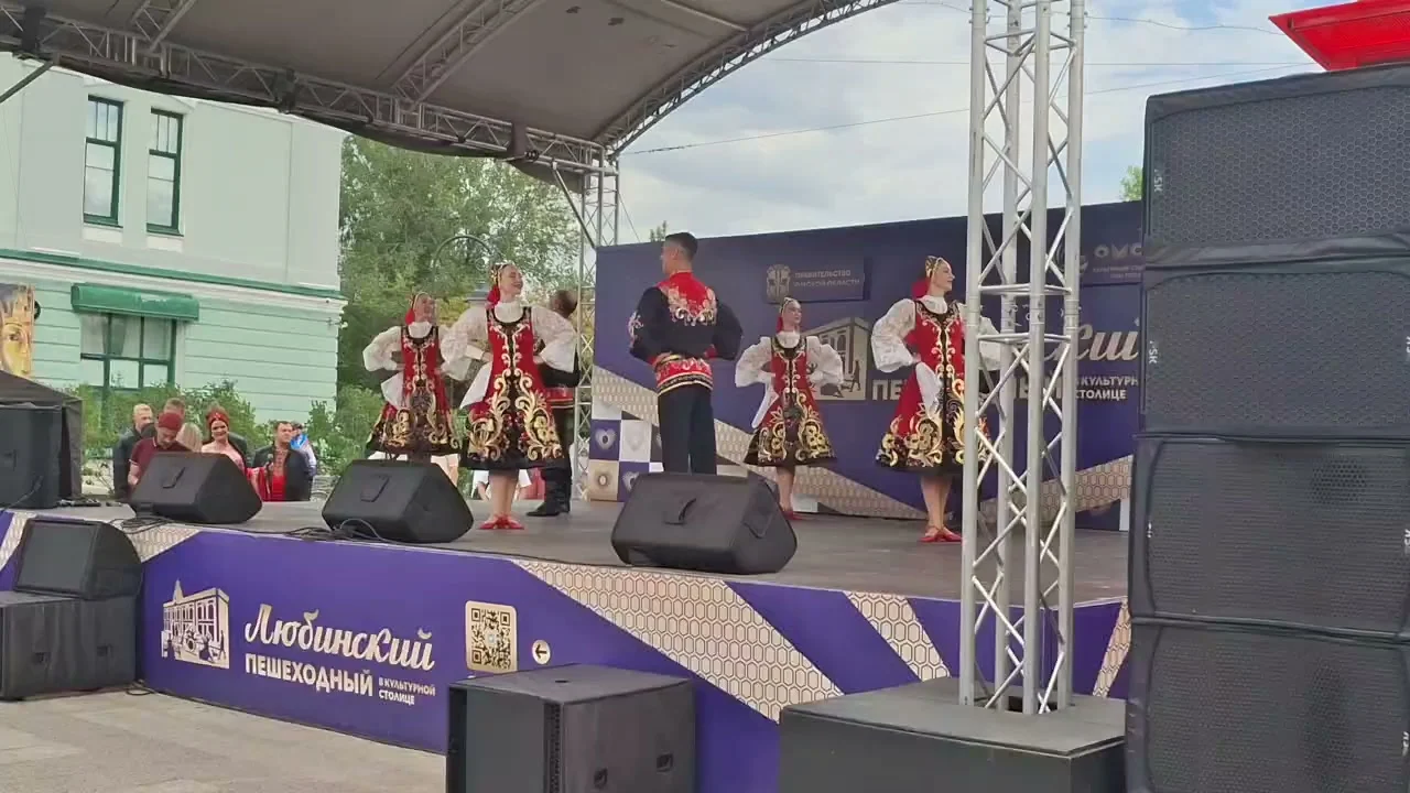 На Любинском проспекте собрались тысячи омичей