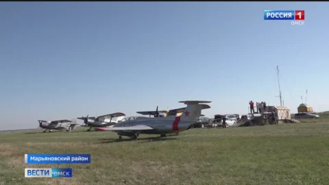 Омские летчики накануне ярко отметили День воздушного флота