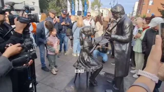 Омичи могут помочь придумать имена героям скульптуры «Музыка»