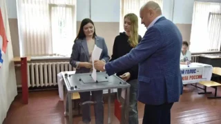 Мэр Омска Сергей Шелест принял участие в голосовании