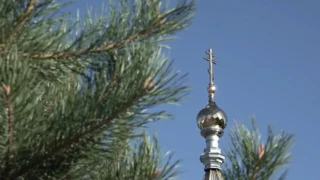 Обновленный купол Серафимо-Алексеевской часовни в Омске вернули на место
