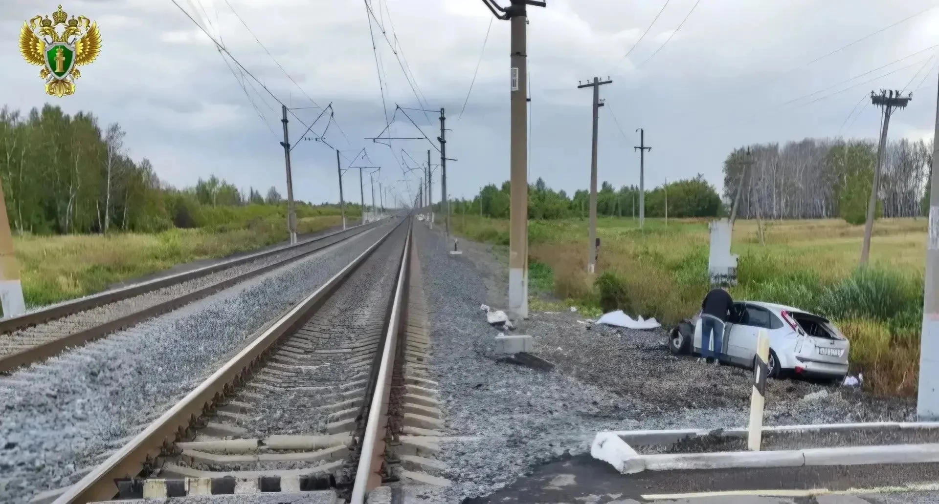 В Омской области автомобиль столкнулся с грузовым поездом