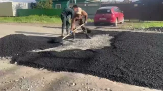 В Марьяновке судебным приставам пришлось вникать в благоустройство дорог