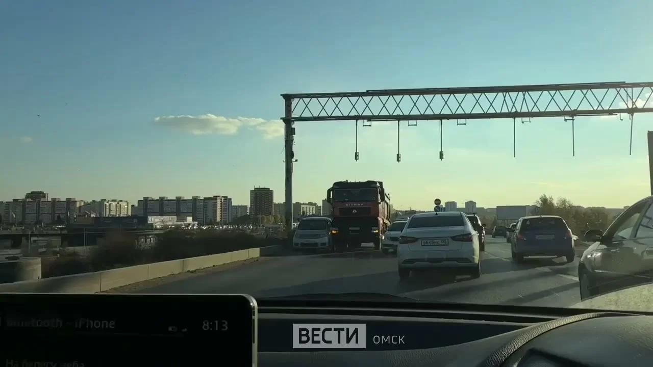 Большая пробка в сторону правого берега образовалась из-за ДТП на мосту