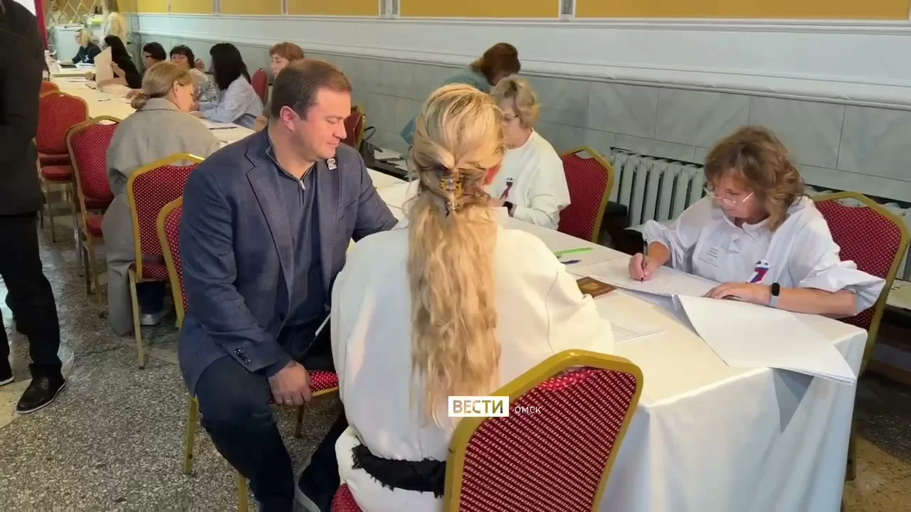 Губернатор Омской области Виталий Хоценко проголосовал на выборах