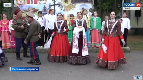 В Марьяновском районе избиратели пришли в национальных казачьих костюмах