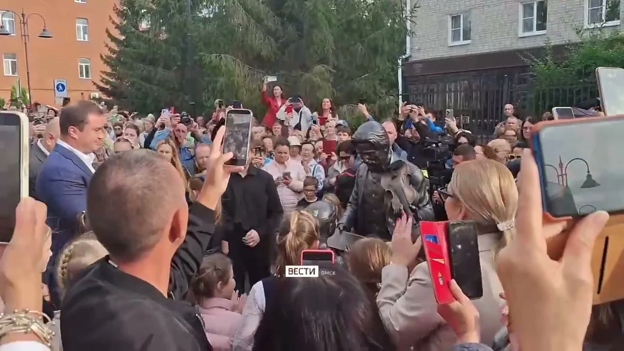 В Омске официально открылась скульптурная композиция «Музыка»