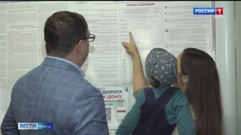 Омичи идут голосовать целыми семьями