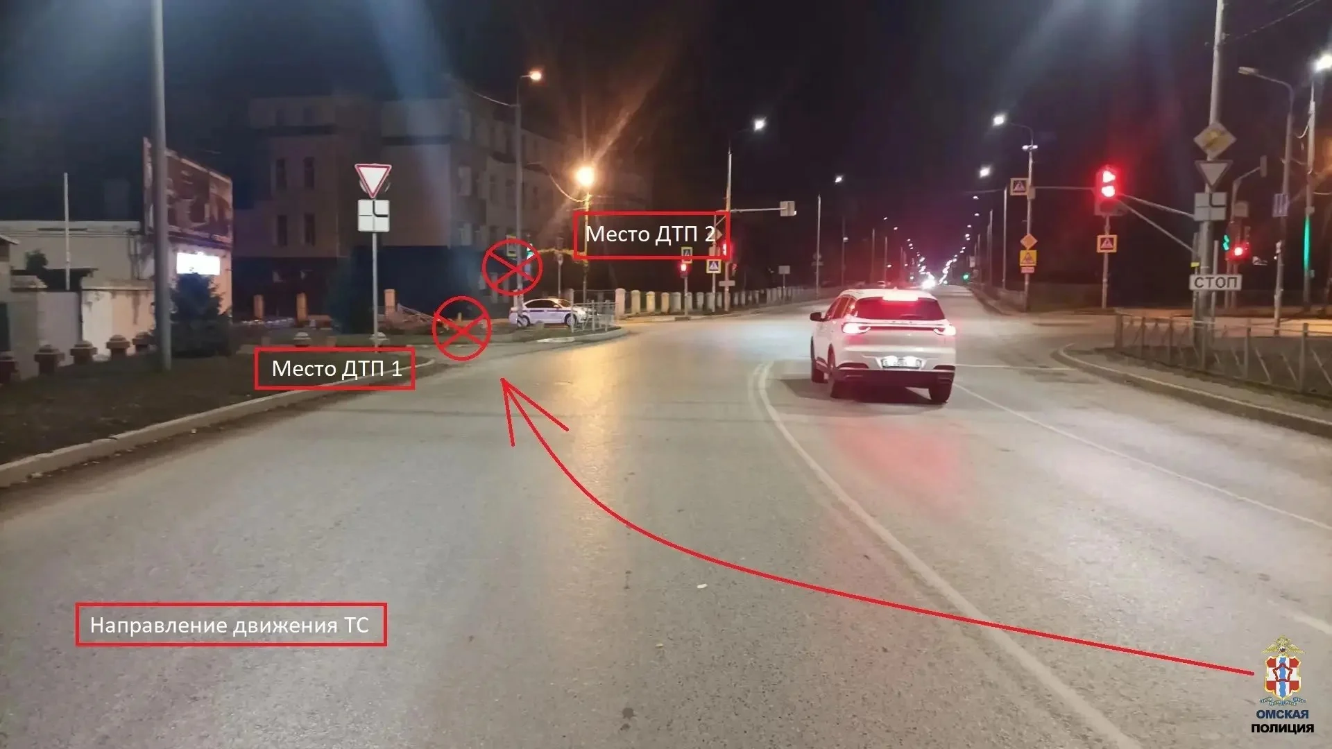 В Омске водитель нарушил ПДД и врезался в фасад школы