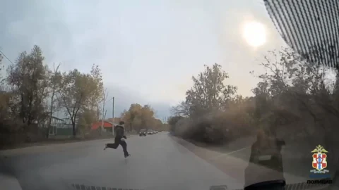В Омске школьник выбежал под колеса автомобиля