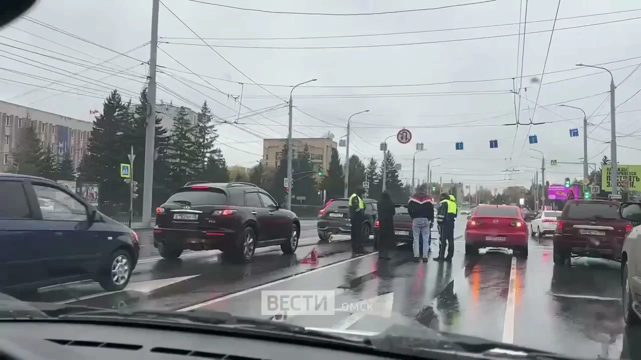 В Омске на Красном Пути произошла авария