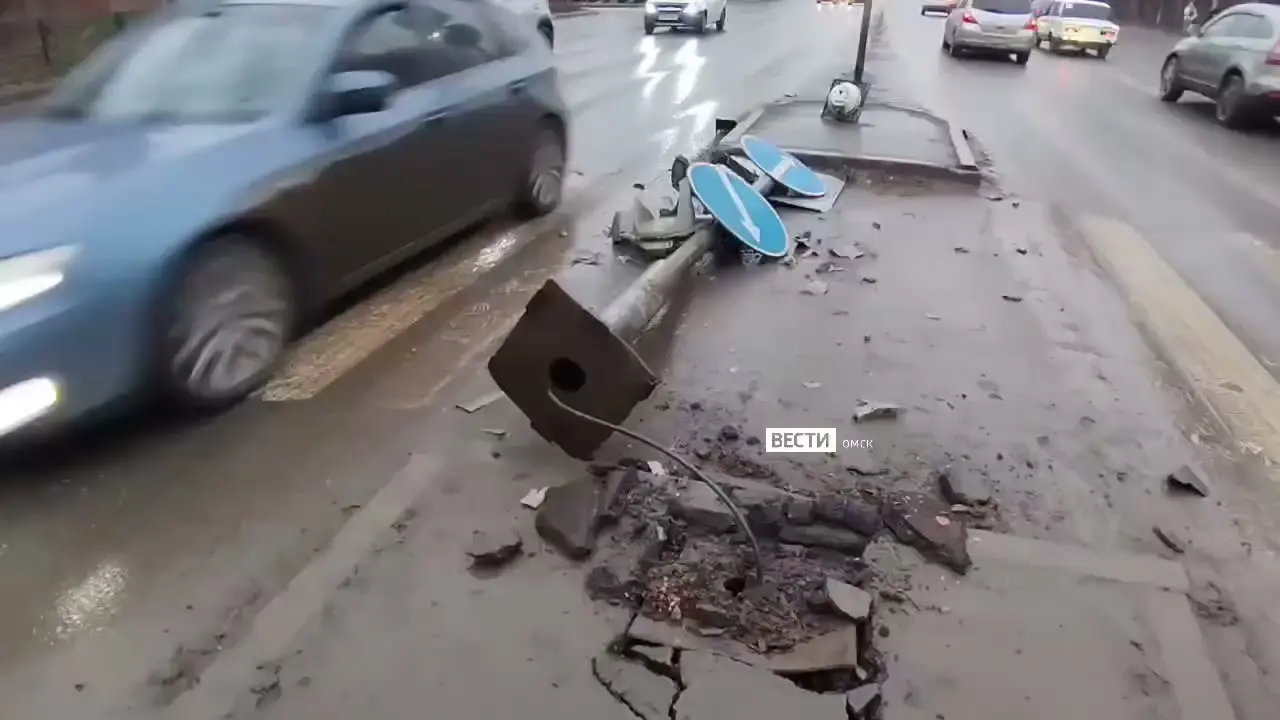 В Омске этой ночью снесли «островок безопасности»