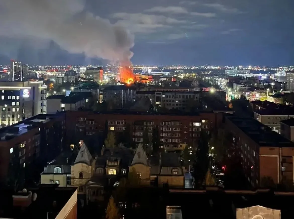 Ночной пожар в Больничном переулке тушили более трёх часов