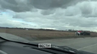 В Омской области перевернулся большегруз