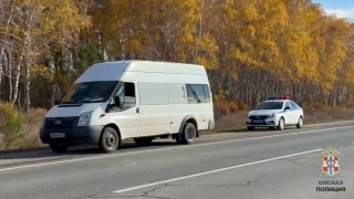 Пьяный водитель микроавтобуса вез пассажиров из Черлака в Омск