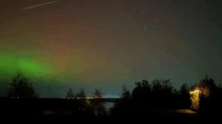 Яркое полярное сияние украсило небо над Омской областью