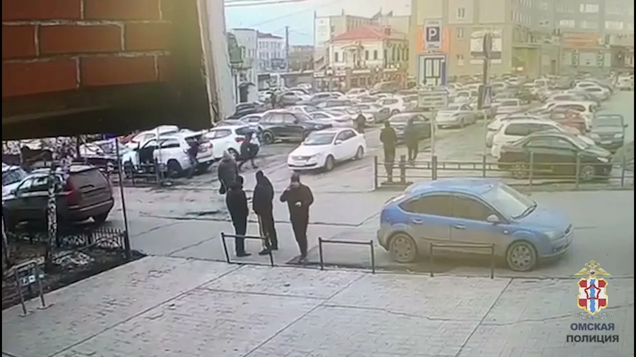 «Разбой среди ясного дня»: омского бизнесмена ограбили на 8 млн рублей